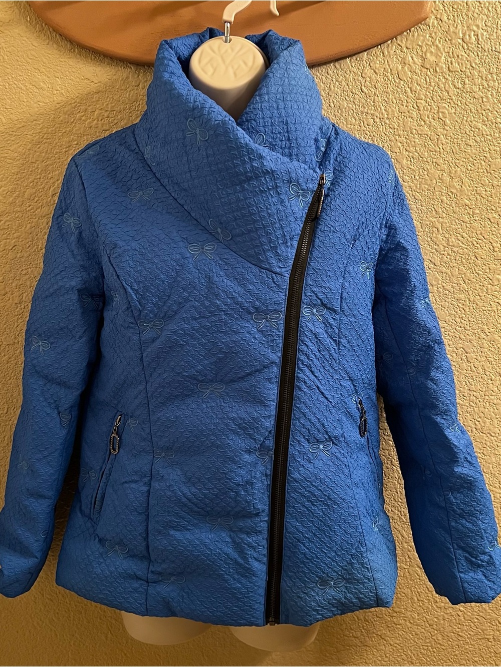 Women's Zip Coat (feathers inside, lightweight) Sz.M